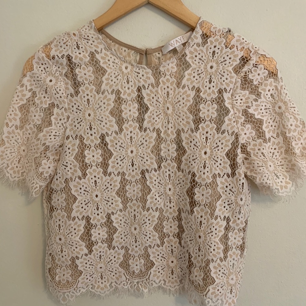 Beautiful WAYF lace crop top